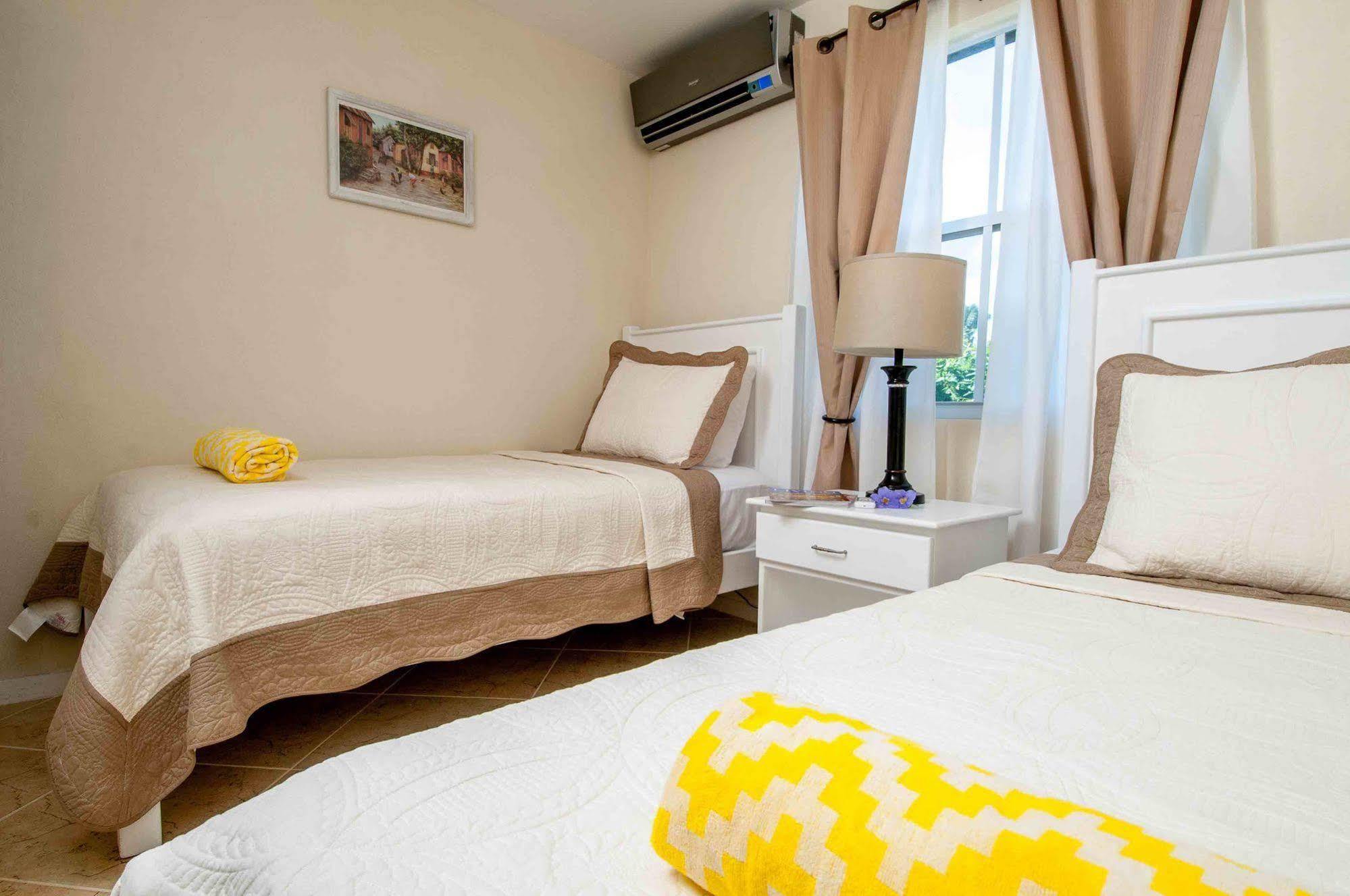 Lantana Barbados Condos Saint James Eksteriør bilde