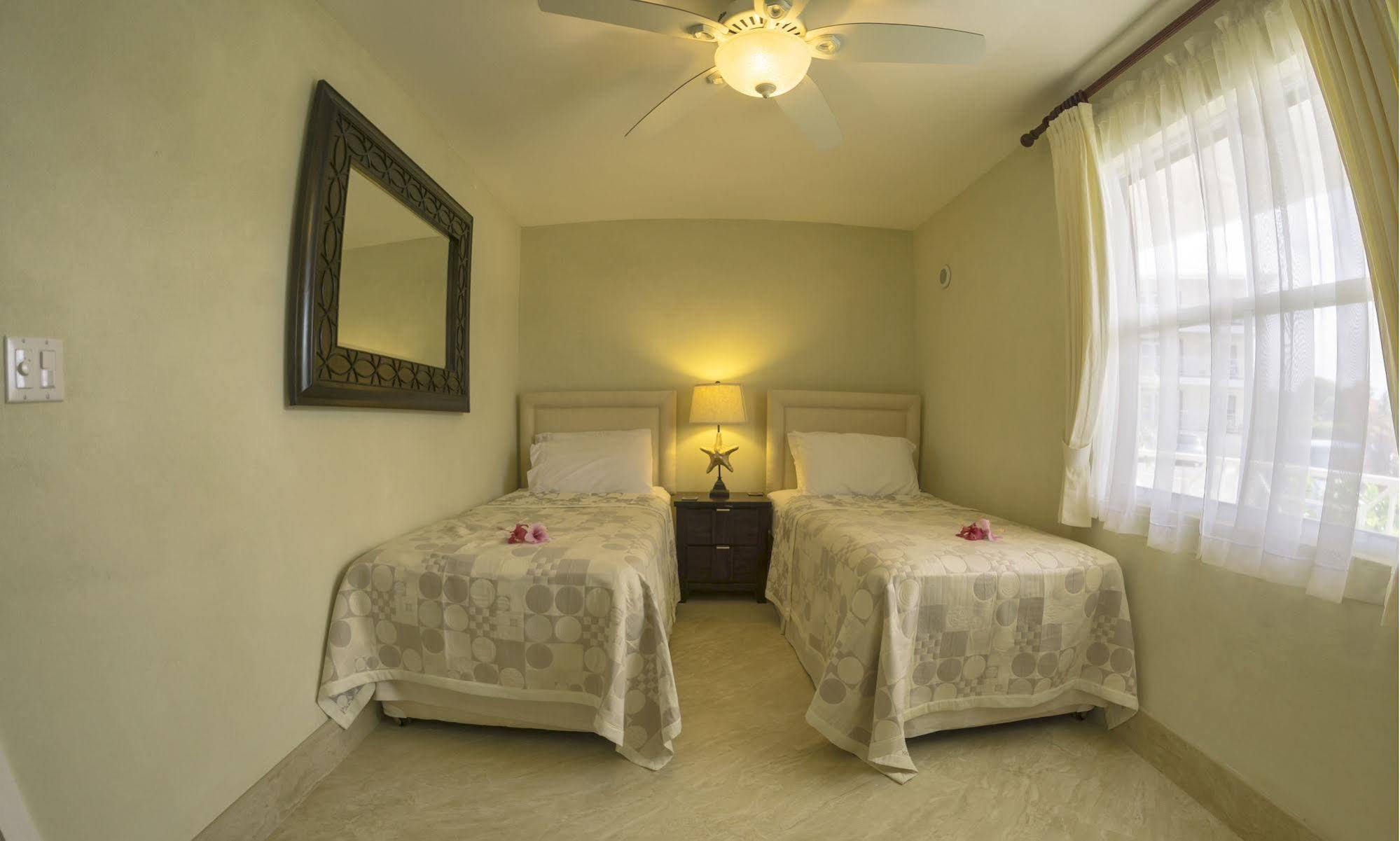 Lantana Barbados Condos Saint James Eksteriør bilde